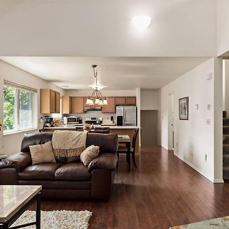Coastal Place - Best Location In Downtown! Anchorage Bagian luar foto