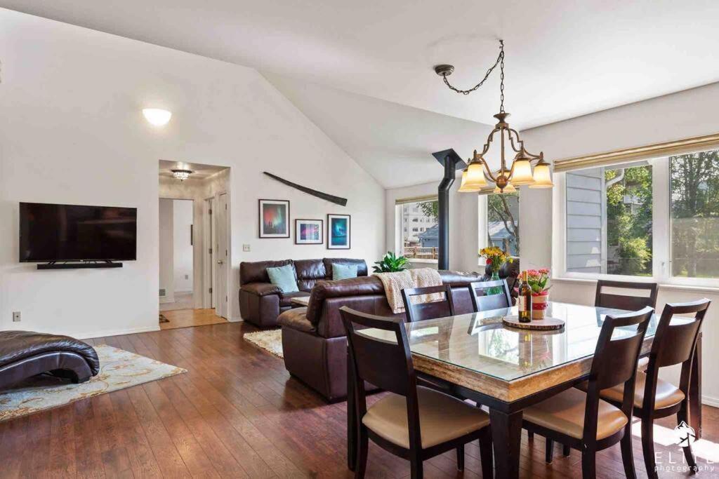 Coastal Place - Best Location In Downtown! Anchorage Bagian luar foto