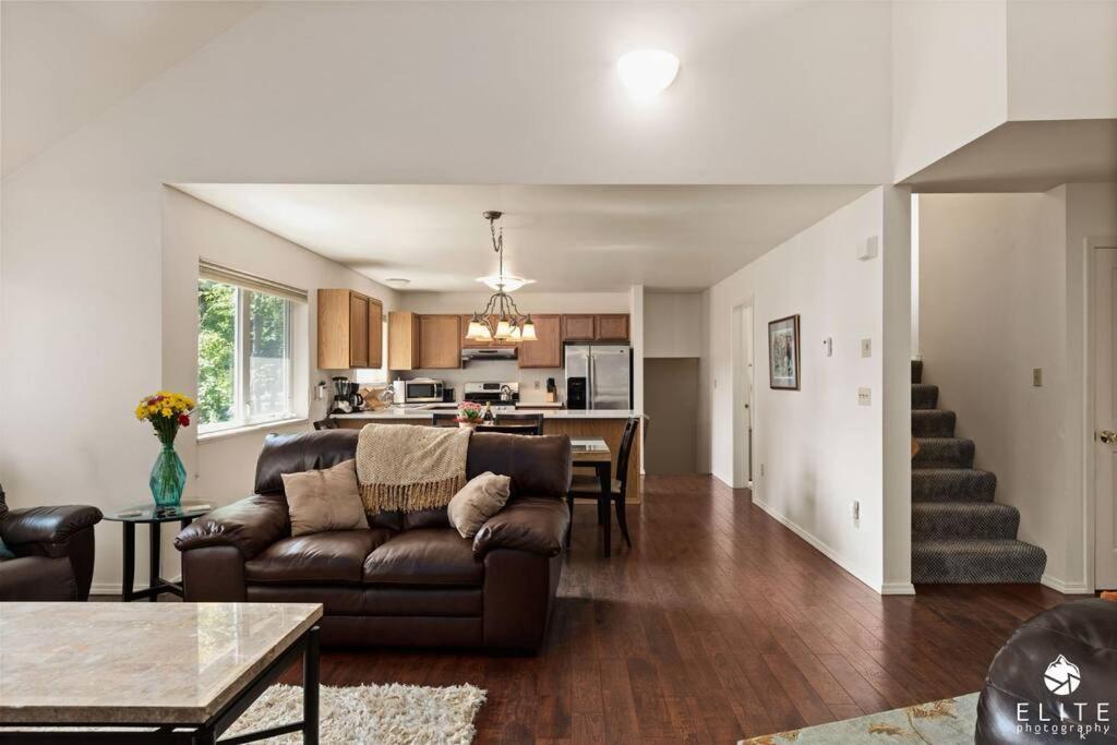 Coastal Place - Best Location In Downtown! Anchorage Bagian luar foto