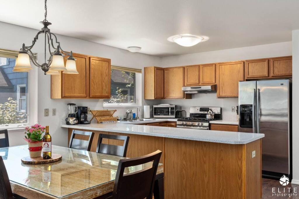 Coastal Place - Best Location In Downtown! Anchorage Bagian luar foto