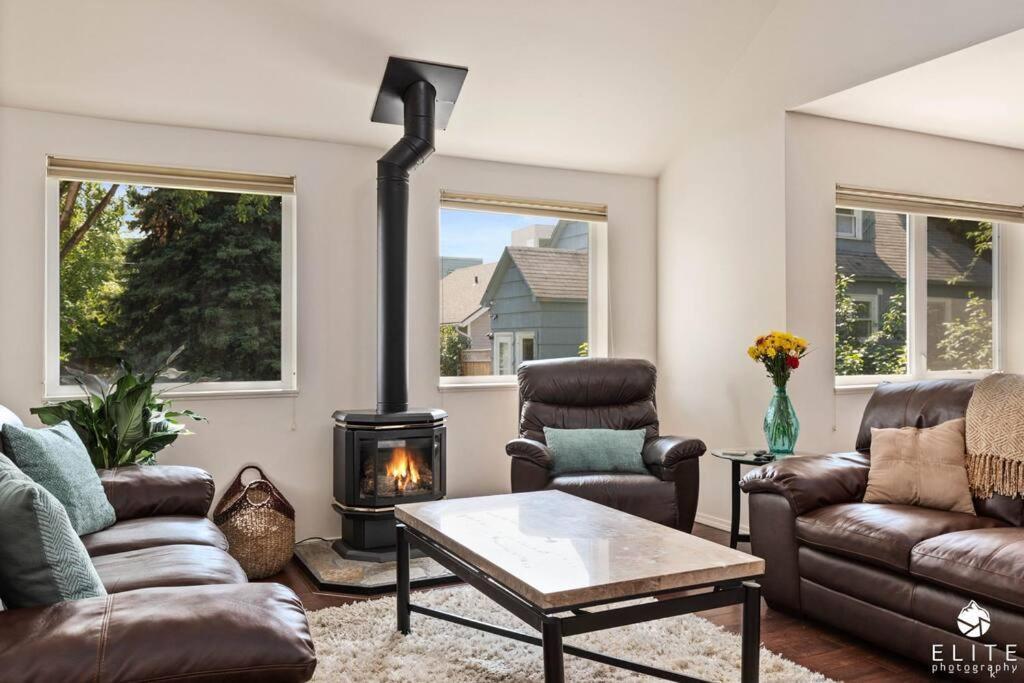 Coastal Place - Best Location In Downtown! Anchorage Bagian luar foto
