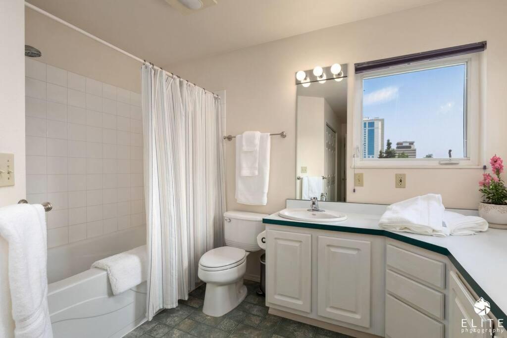 Coastal Place - Best Location In Downtown! Anchorage Bagian luar foto